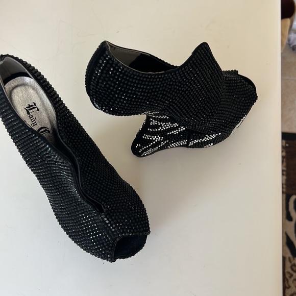 New Lady couture, platforms, black crystals & white zebra stripes size 9 - Picture 3 of 11